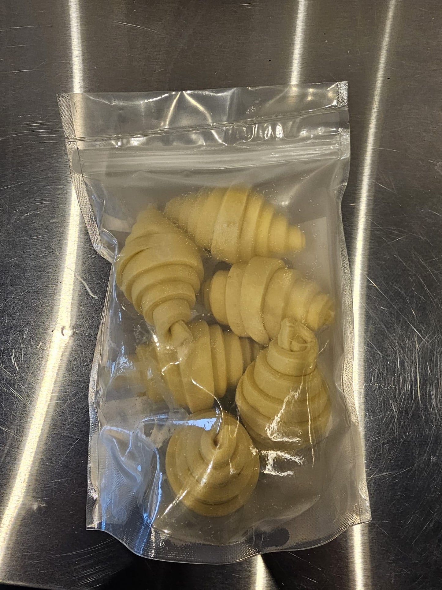 Frozen, bake at home 6 croissants